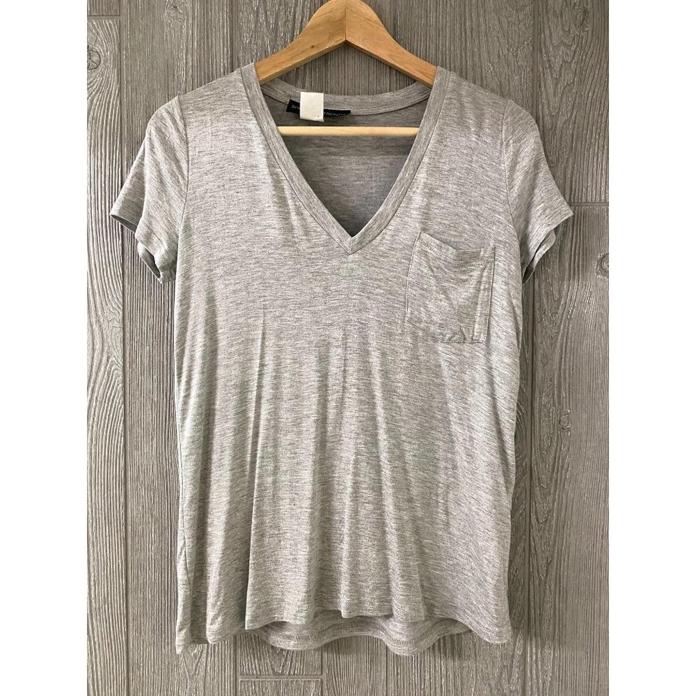 V-neck soft stretch tee with pocket NEW